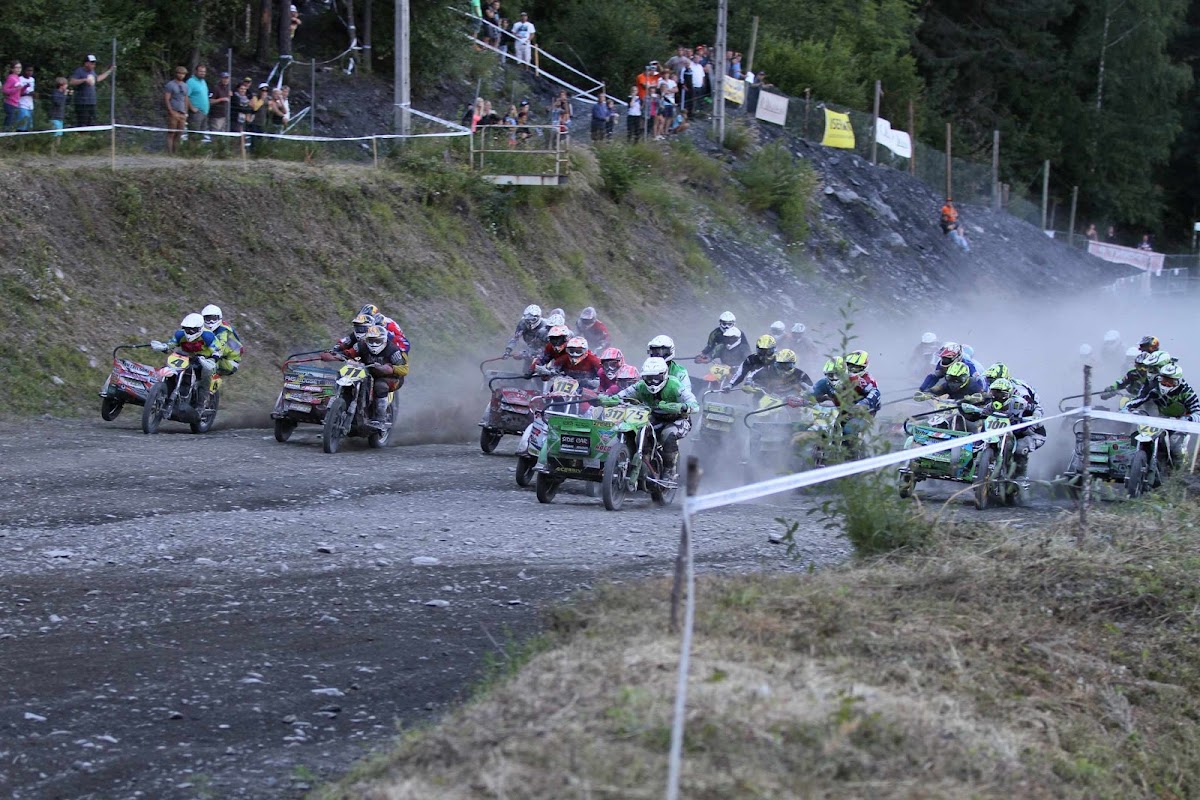 Terrain de motocross à Le Bourg-D'Oisans — photo 2