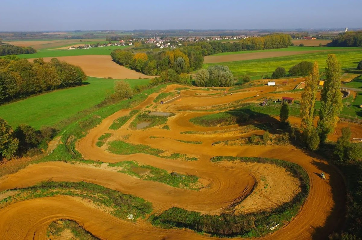 Terrain de motocross à Crisolles