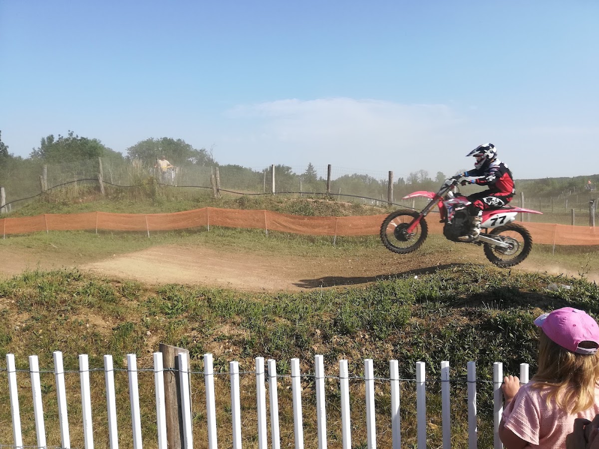 Terrain de motocross à Cloyes-Les-Trois-Rivières