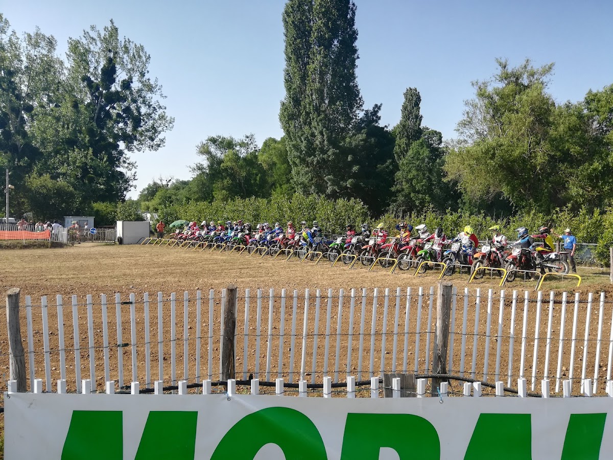 Terrain de motocross à Cloyes-Les-Trois-Rivières — photo 1