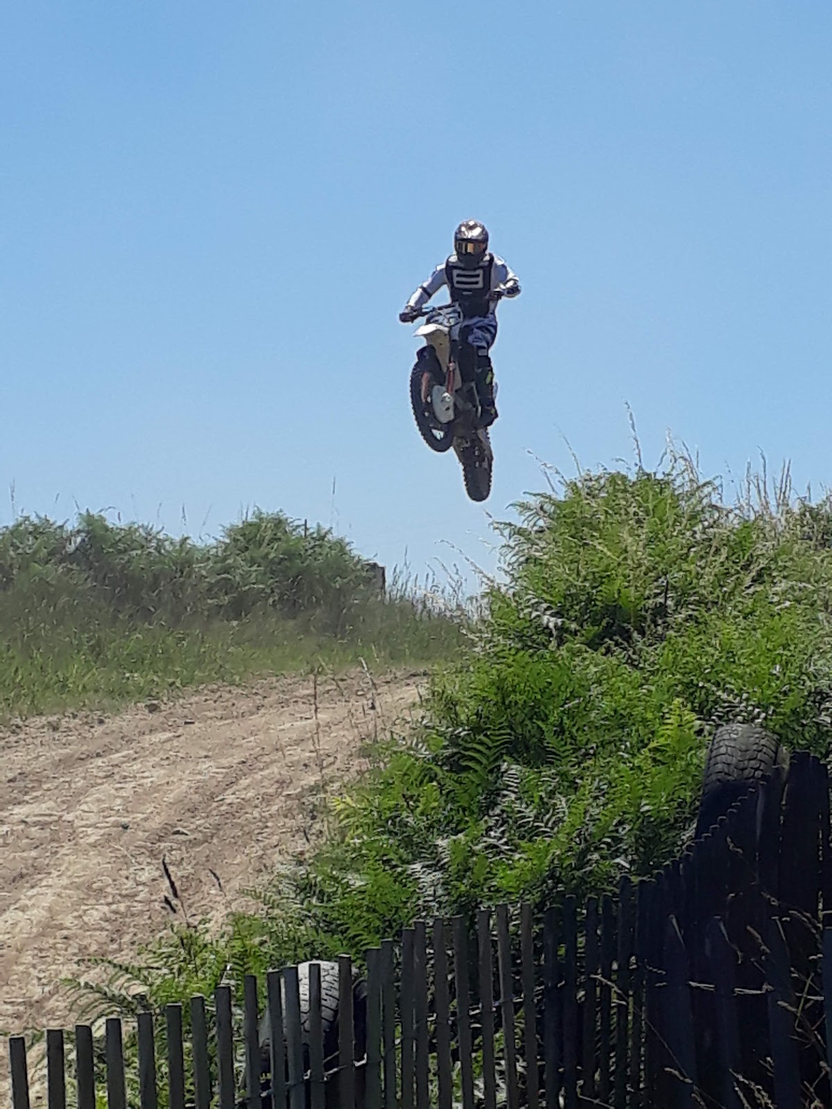 Terrain de motocross à Fontenoy-Le-Château — photo 4