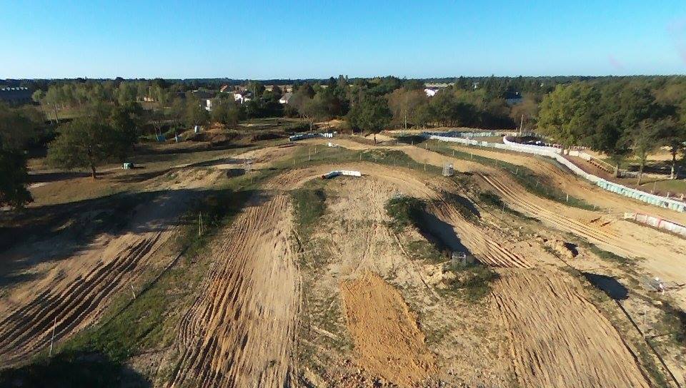 Terrain de motocross à Argent-Sur-Sauldre — photo 1