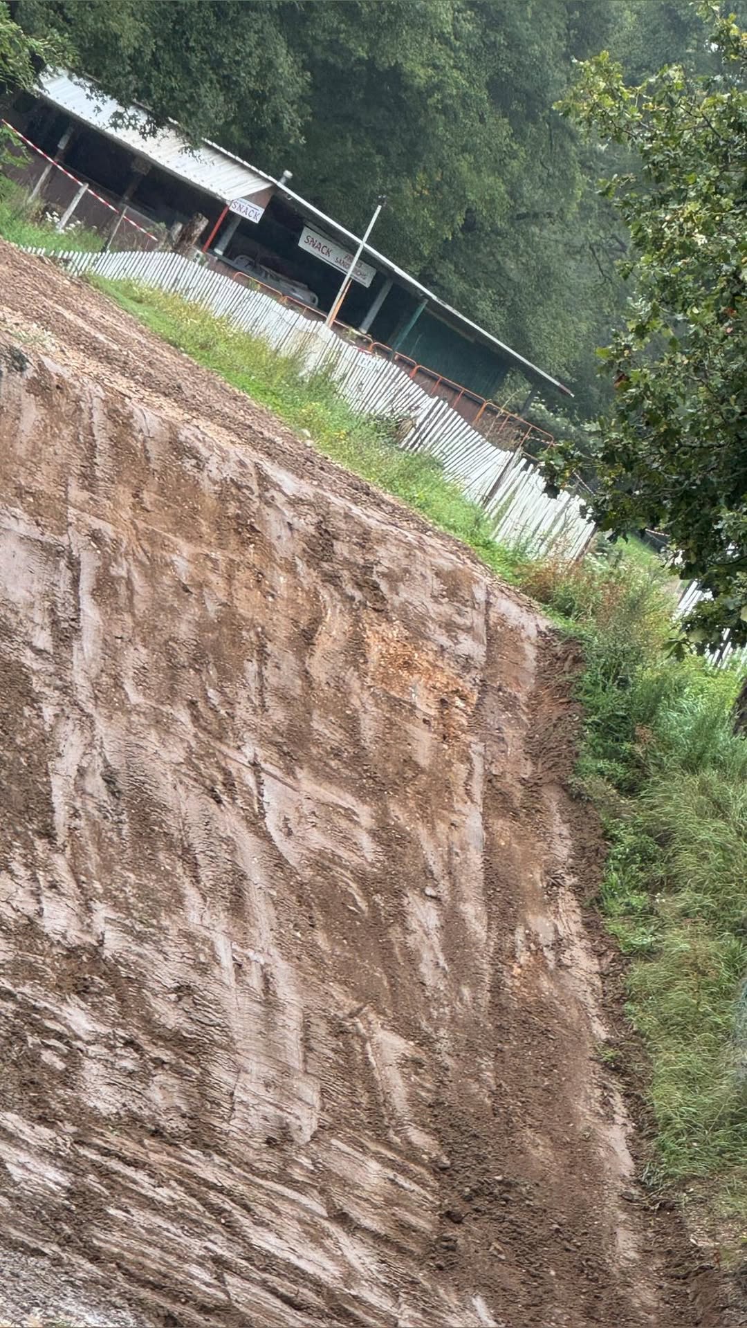 Terrain de motocross à Argent-Sur-Sauldre — photo 2