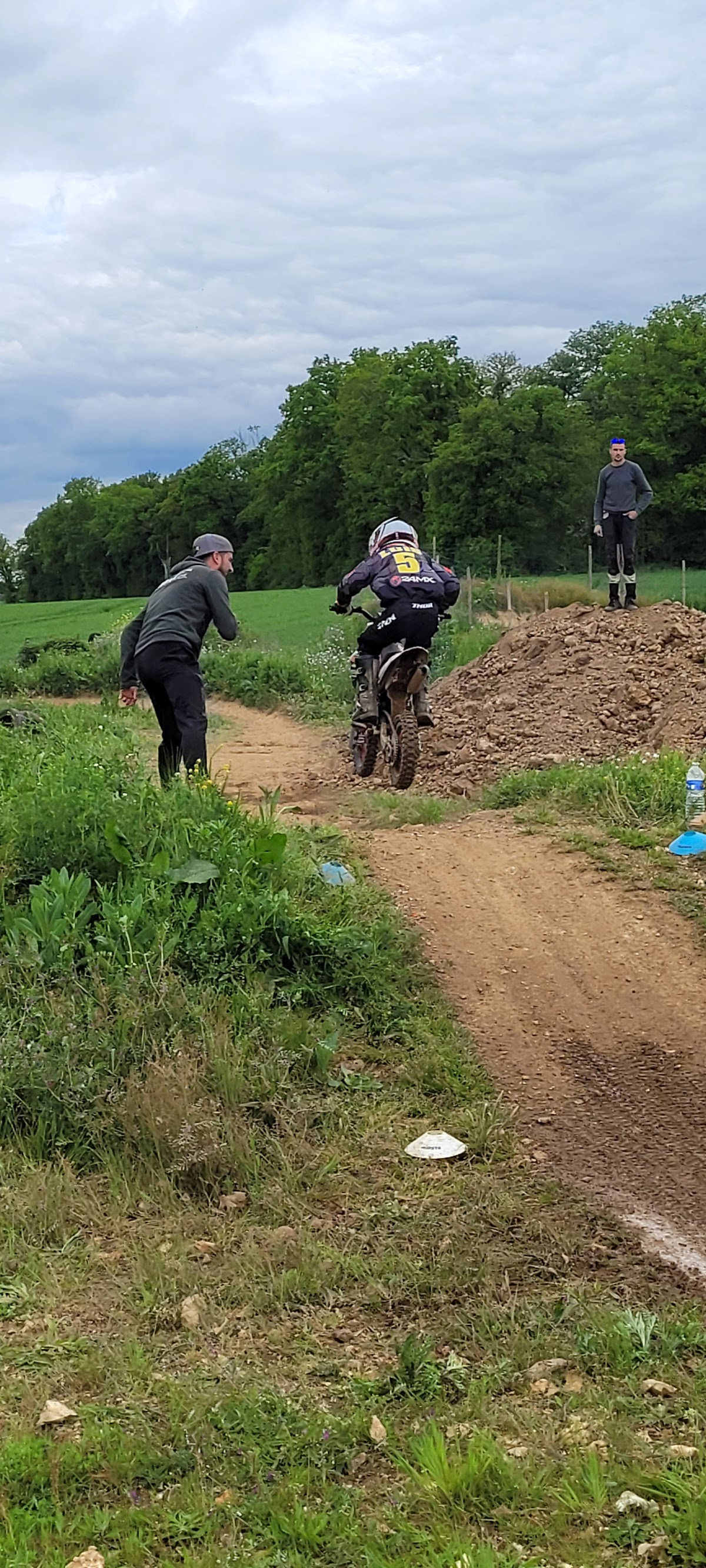 Terrain de motocross à Sainte-Colombe-la-Commanderie — photo 1