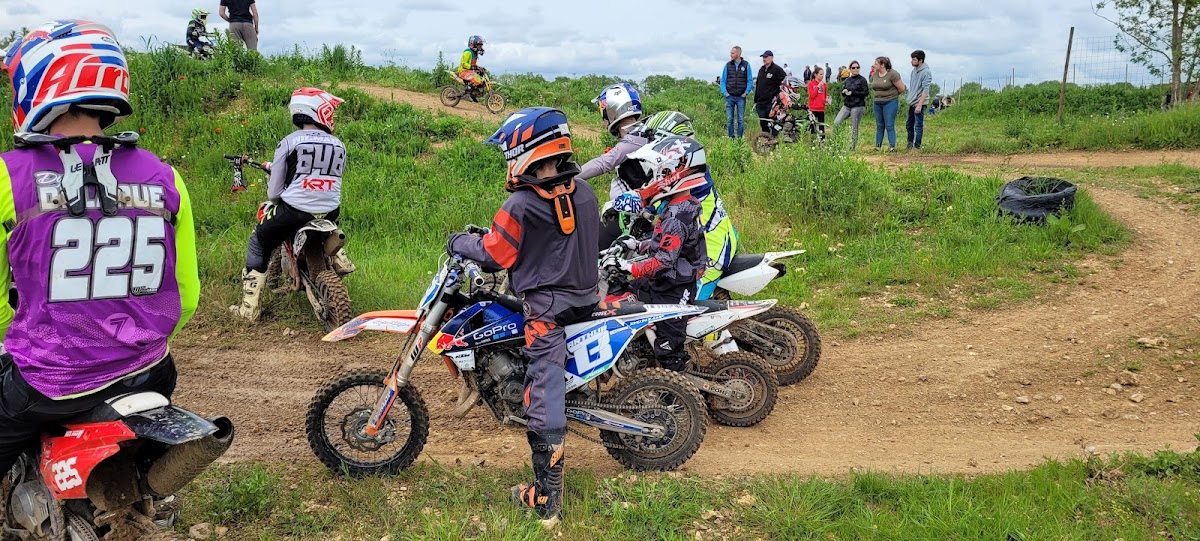 Terrain de motocross à Sainte-Colombe-la-Commanderie — photo 2