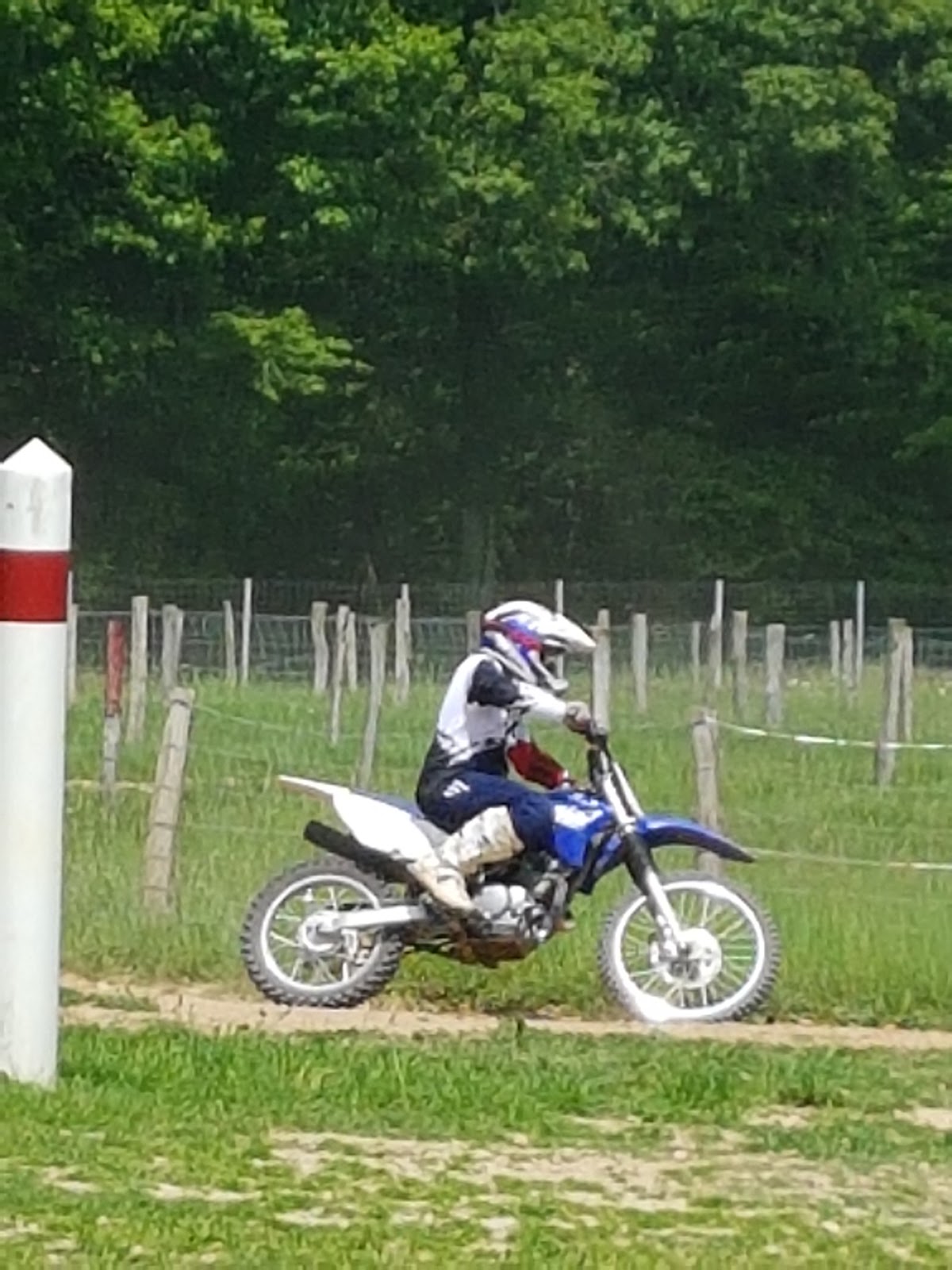 Terrain de motocross à Sichamps — photo 4