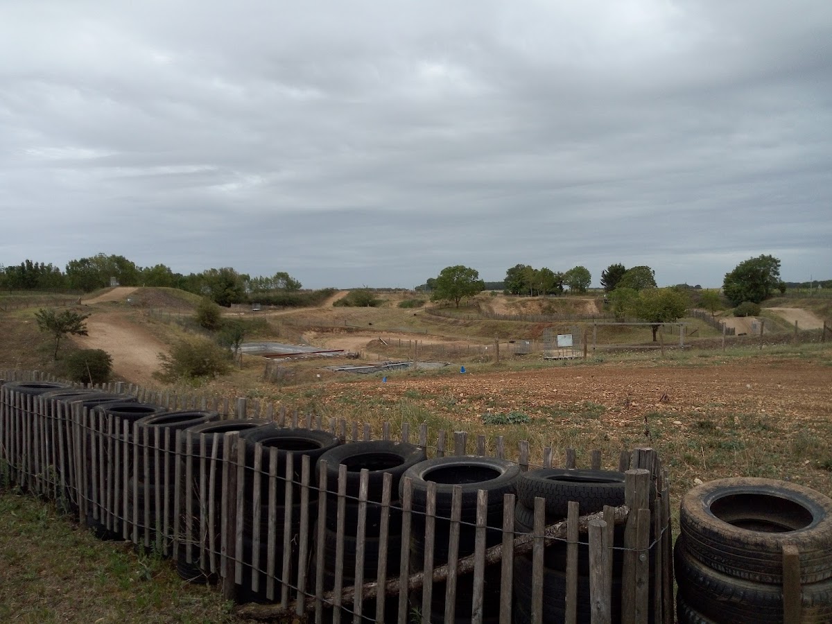 Terrain de motocross à Surgères — photo 1