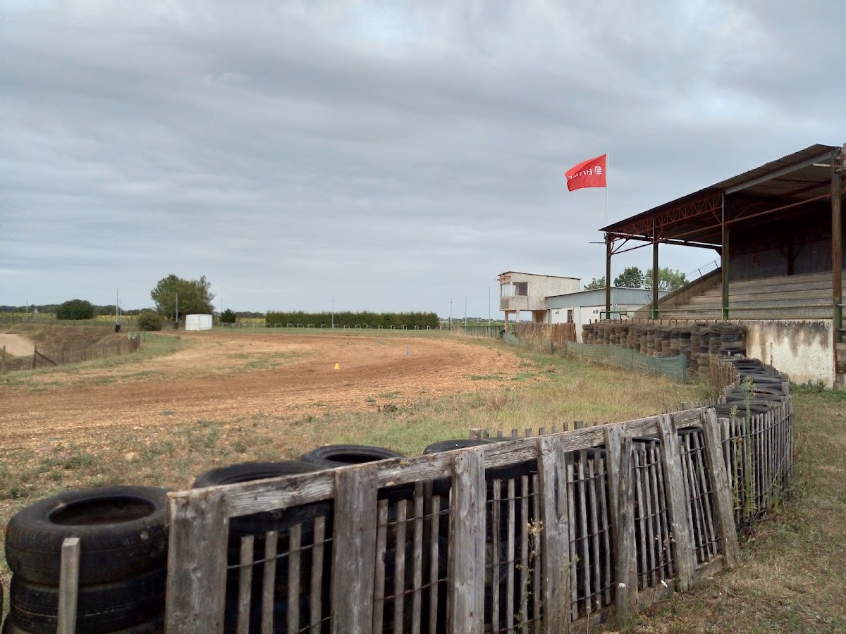 Terrain de motocross à Surgères — photo 2