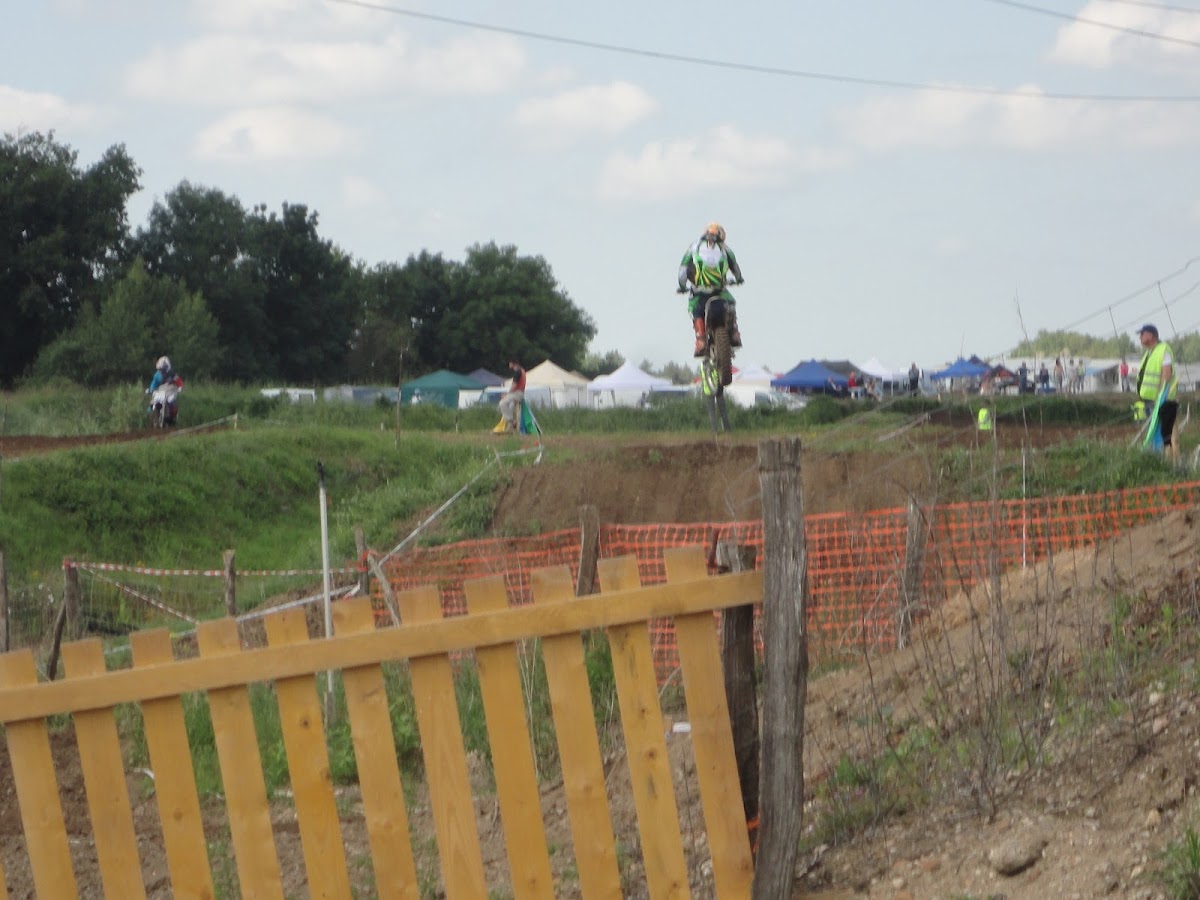 Terrain de motocross à Dampierre-En-Burly