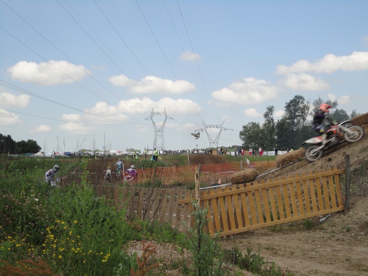 Terrain de motocross à Dampierre-En-Burly — photo 2