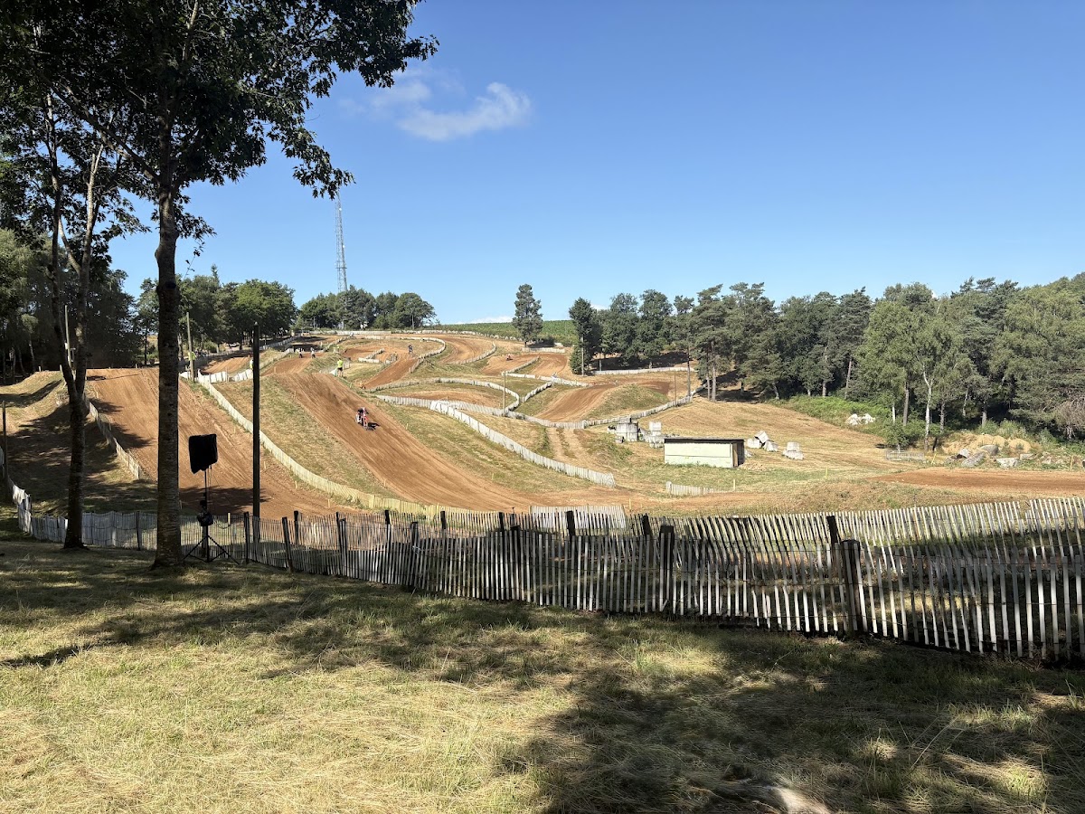 Terrain de motocross à Saint-Mamet-La-Salvetat