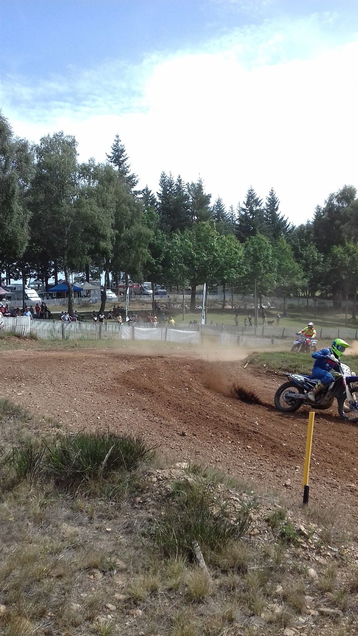 Terrain de motocross à Saint-Mamet-La-Salvetat — photo 1