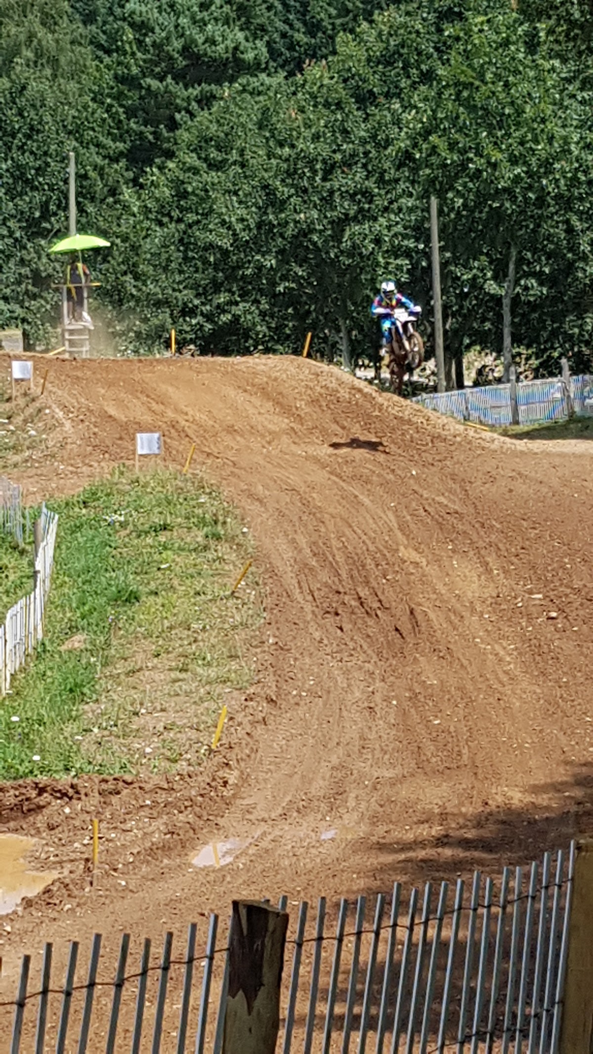 Terrain de motocross à Saint-Mamet-La-Salvetat — photo 2