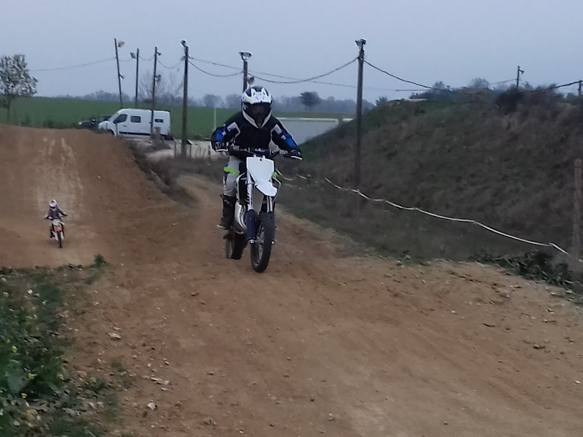 Terrain de motocross à Maricourt — photo 1