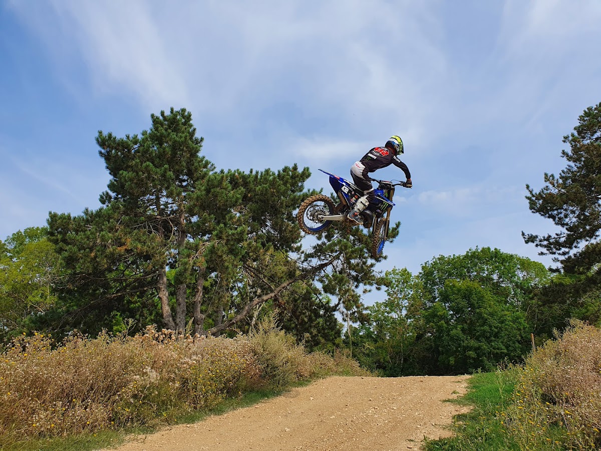 Terrain de motocross à Berchères-Les-Pierres