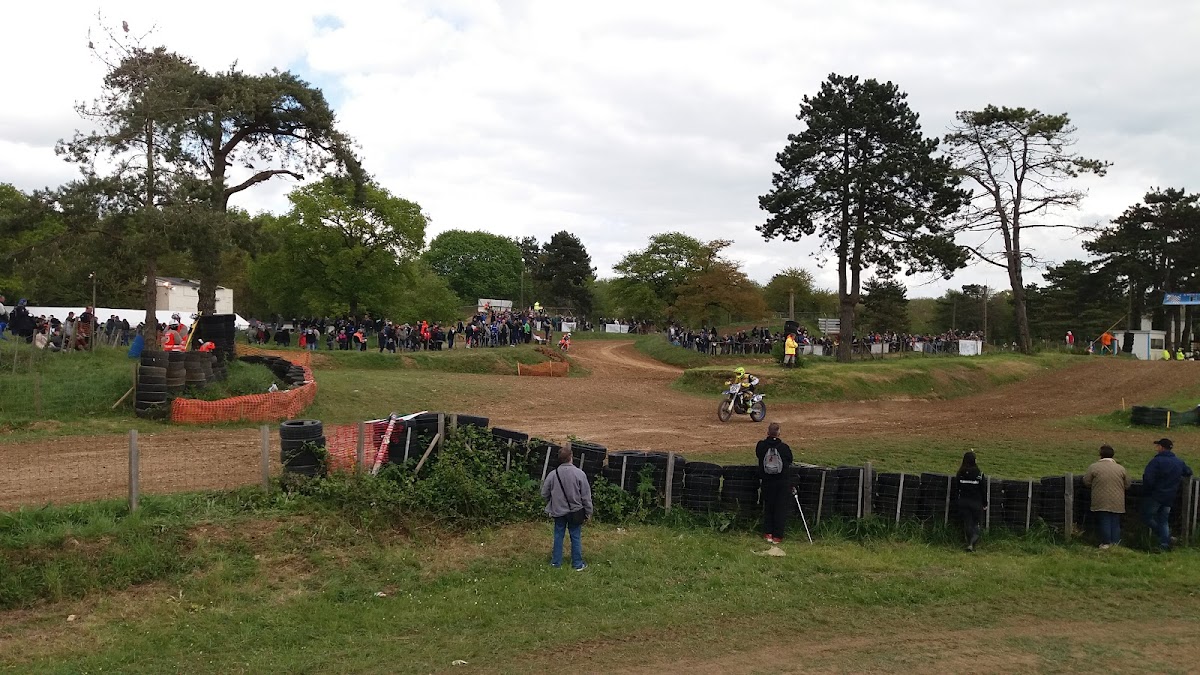 Terrain de motocross à Berchères-Les-Pierres — photo 1