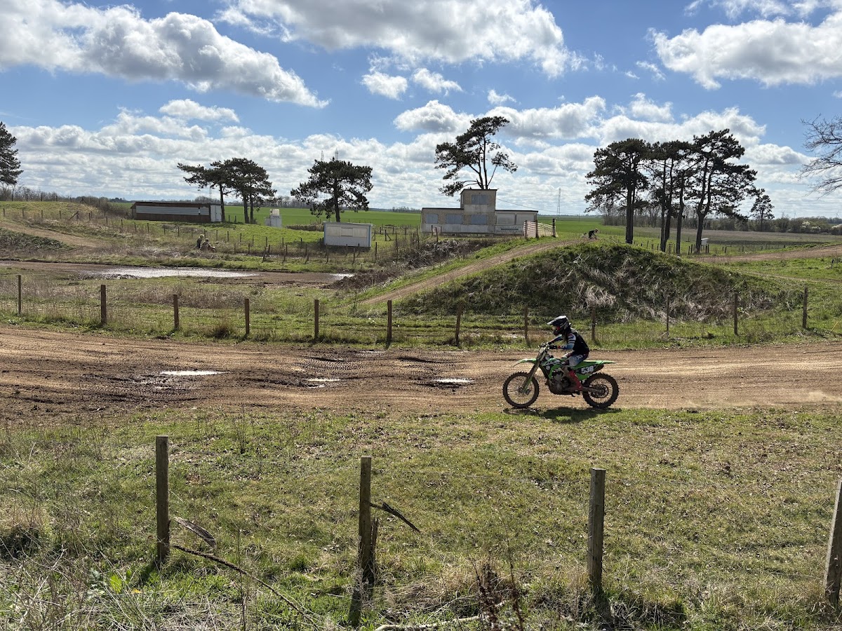 Terrain de motocross à Berchères-Les-Pierres — photo 2