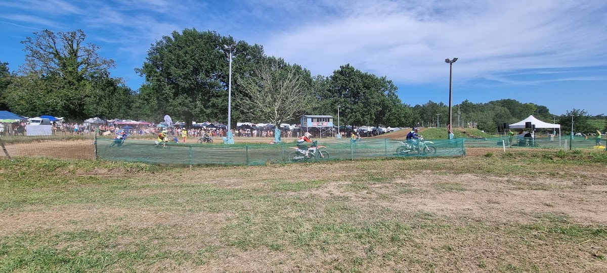 Terrain de motocross à Le Tâtre — photo 1