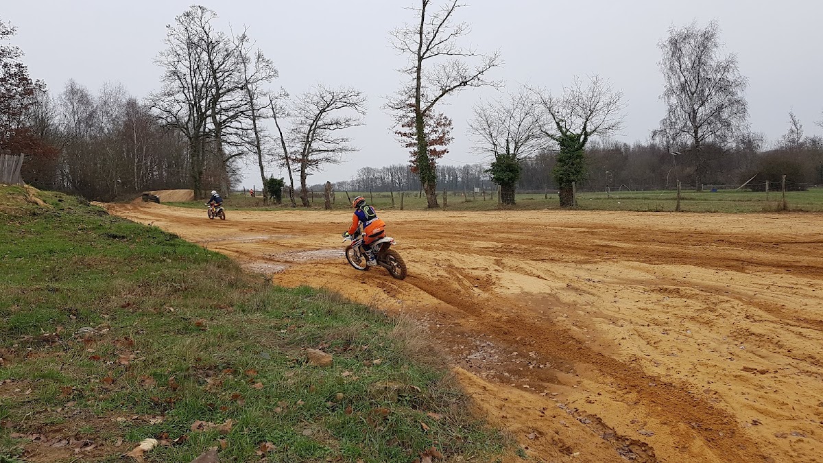 Terrain de motocross à Toucy — photo 2