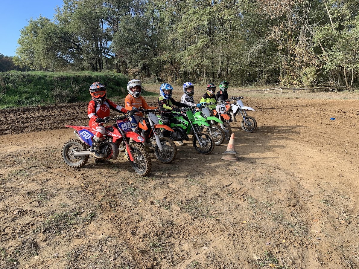 Terrain de motocross à Saint-Christophe-De-Double — photo 3