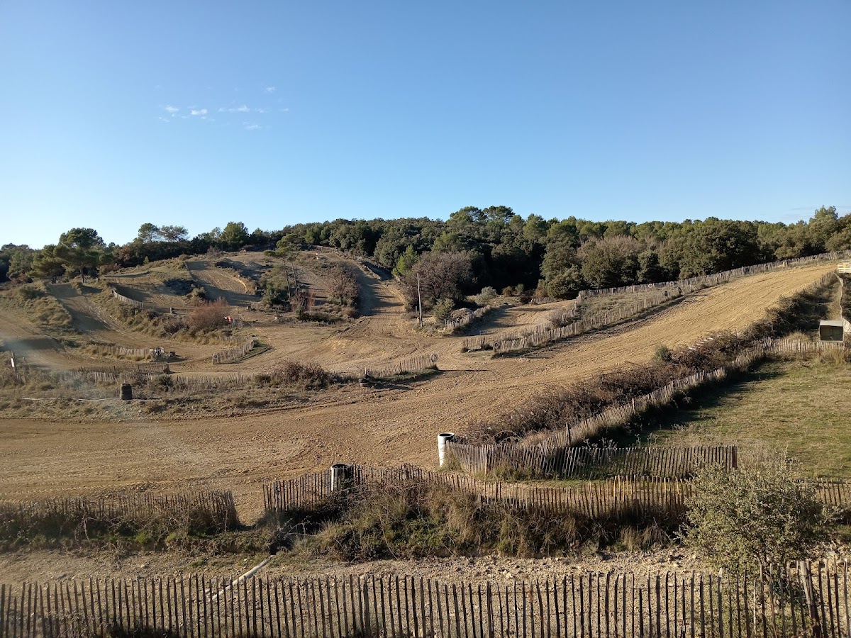 Terrain de motocross à Rousson — photo 1
