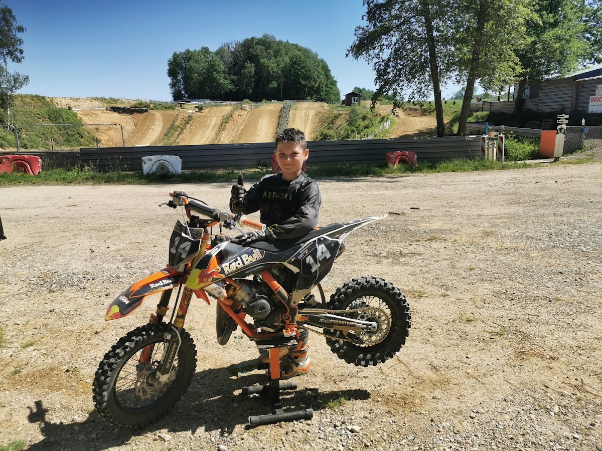Terrain de motocross à Suarce