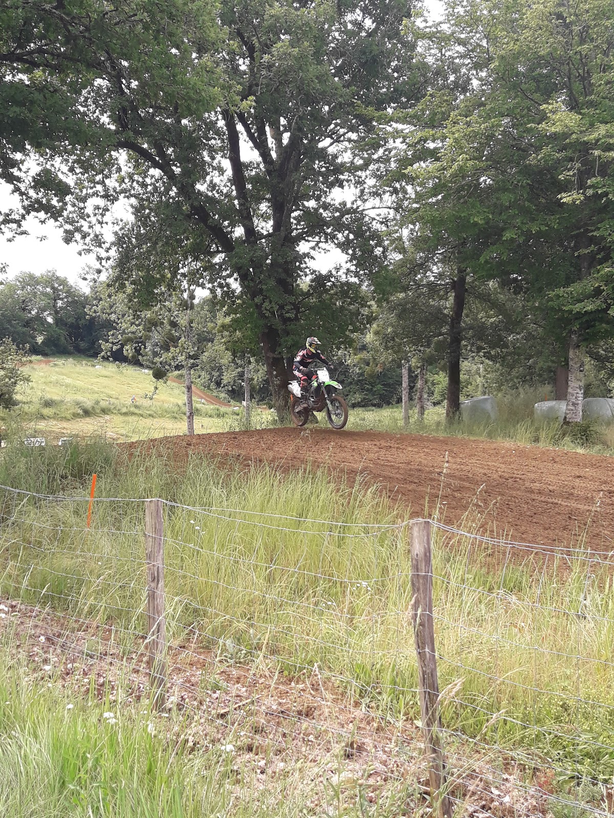 Terrain de motocross à Arbis