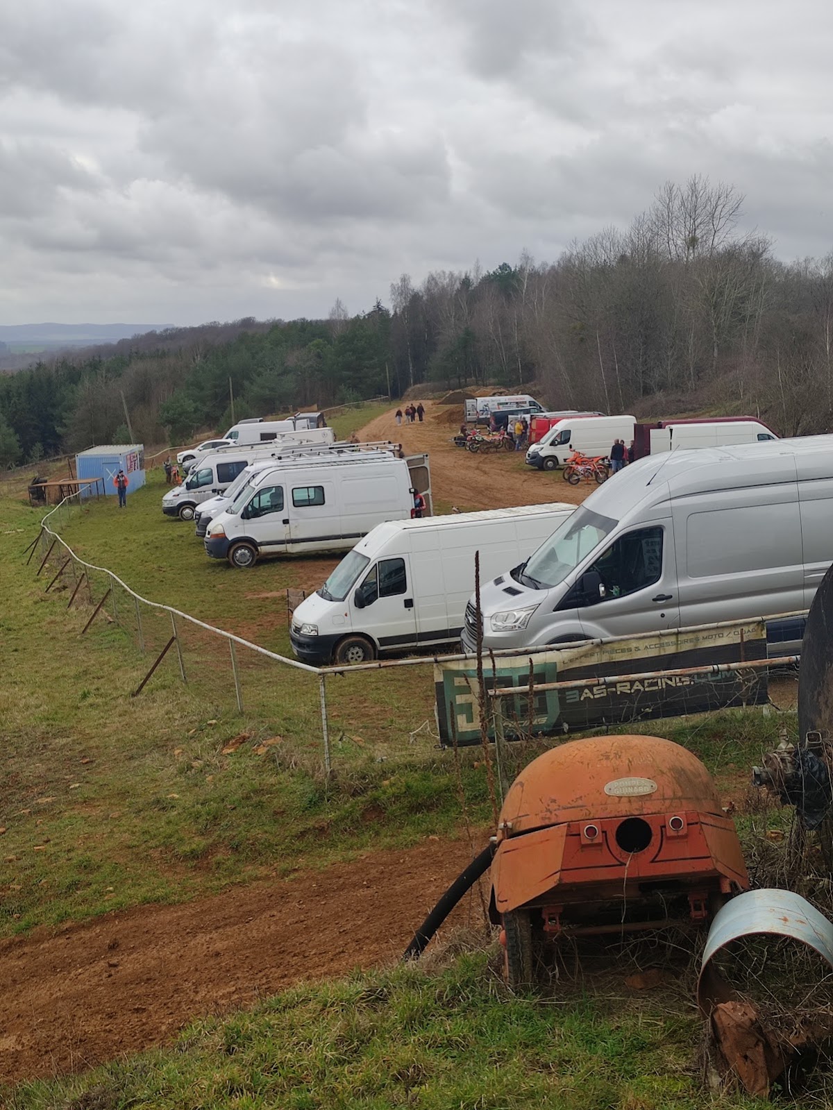 Terrain de motocross à Moulins-Saint-Hubert — photo 2