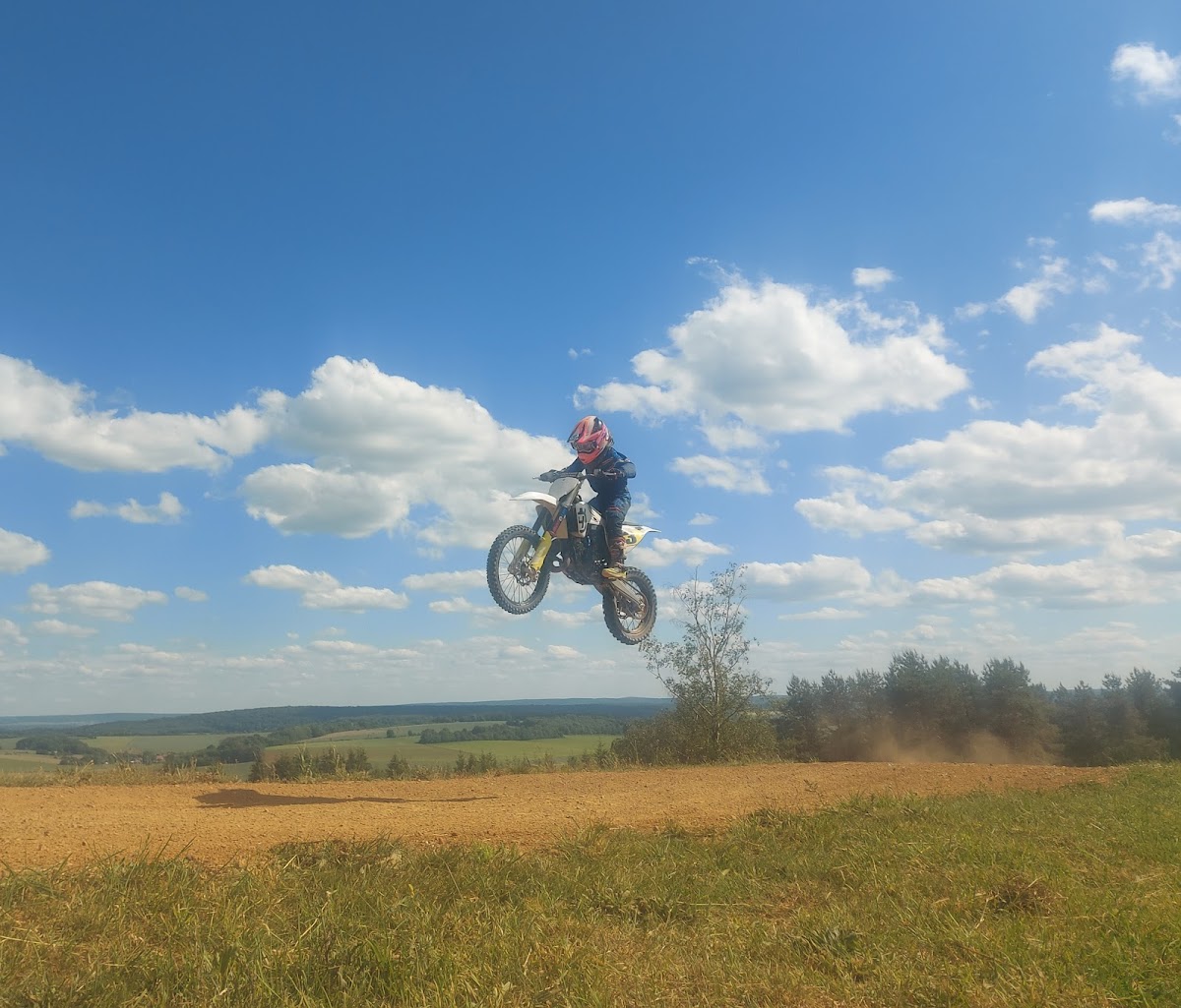 Terrain de motocross à Moulins-Saint-Hubert — photo 4