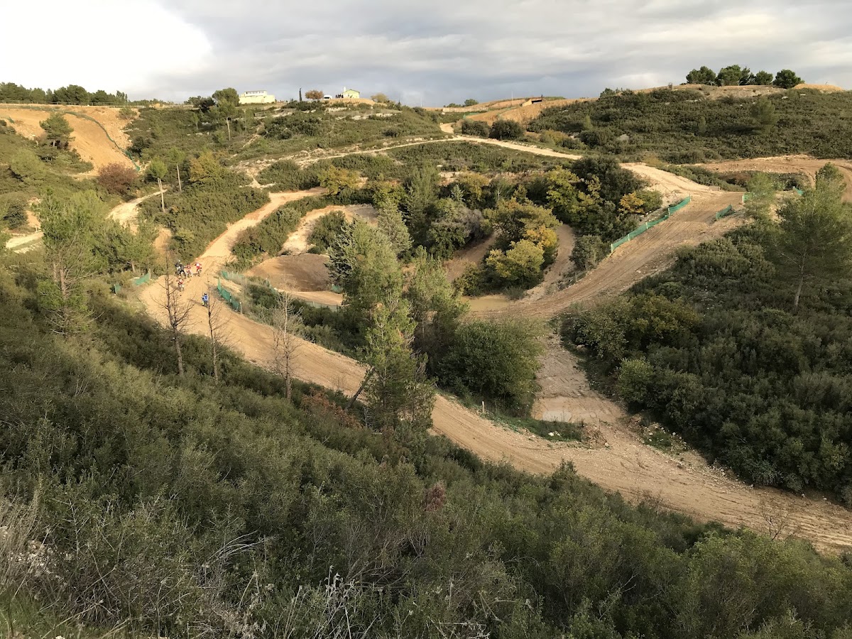 Terrain de motocross à ventabren — photo 1