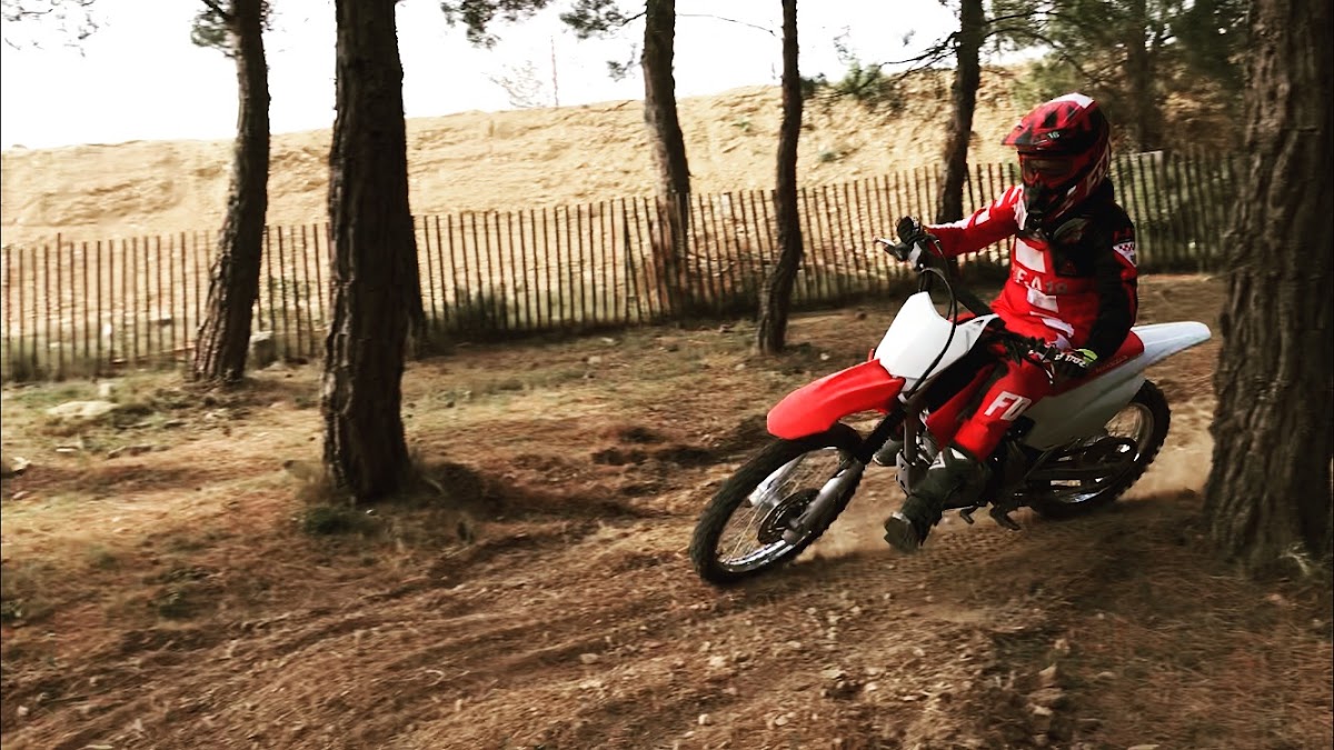 Terrain de motocross à ventabren — photo 2