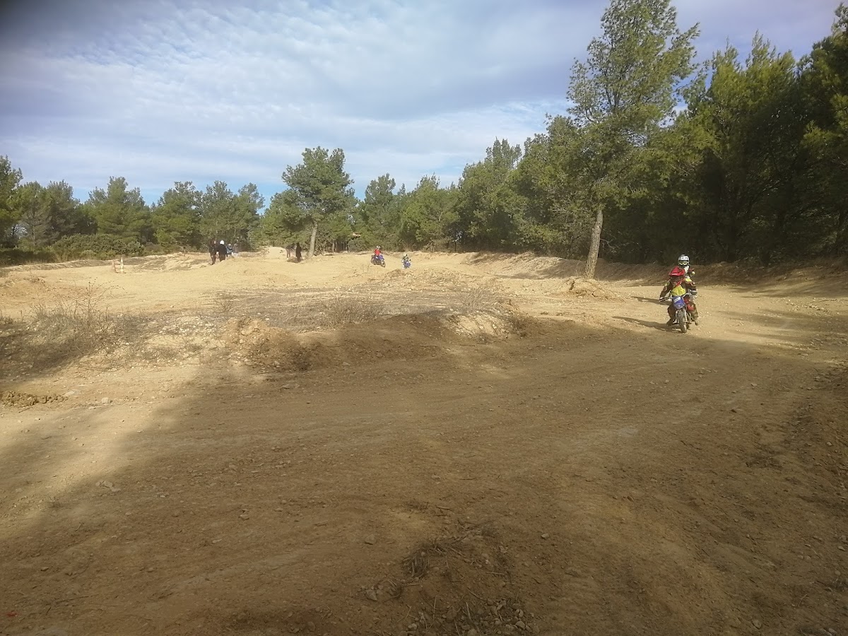 Terrain de motocross à ventabren — photo 3