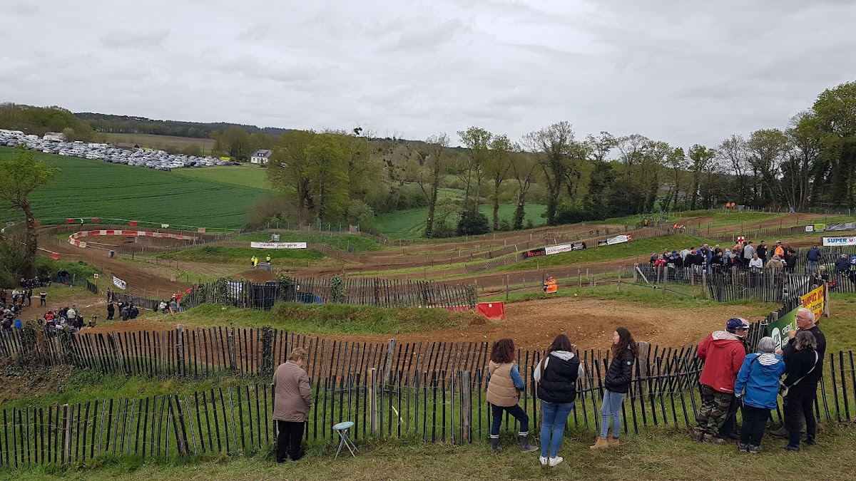 Terrain de motocross à La Gacilly — photo 1