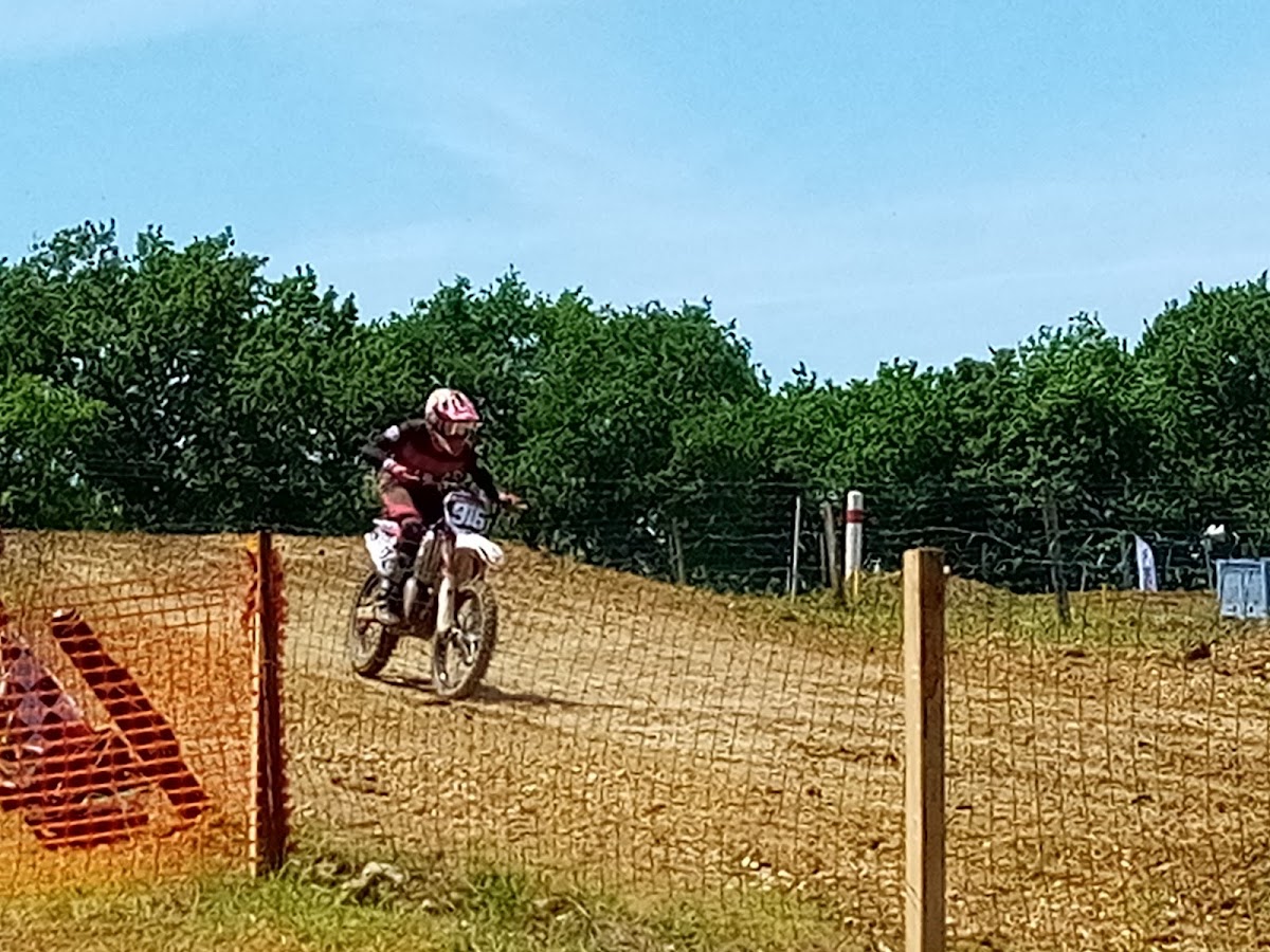 Terrain de motocross à Montagnac-Sur-Auvignon — photo 2