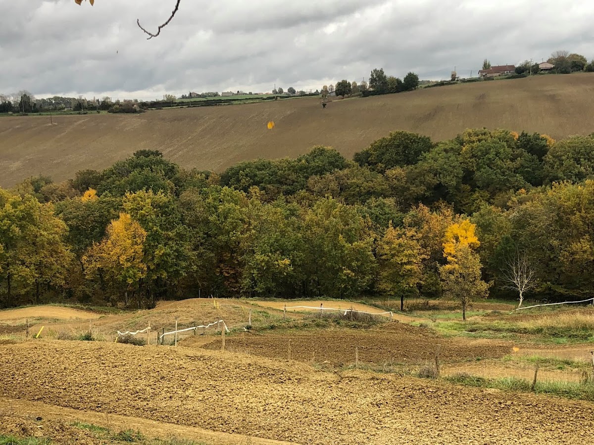 Terrain de motocross à Montagnac-Sur-Auvignon — photo 3