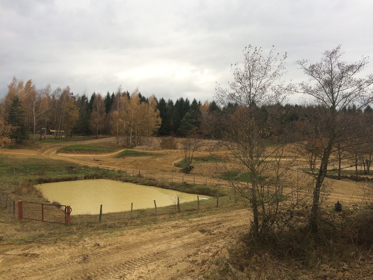 Terrain de motocross à Joudes — photo 3