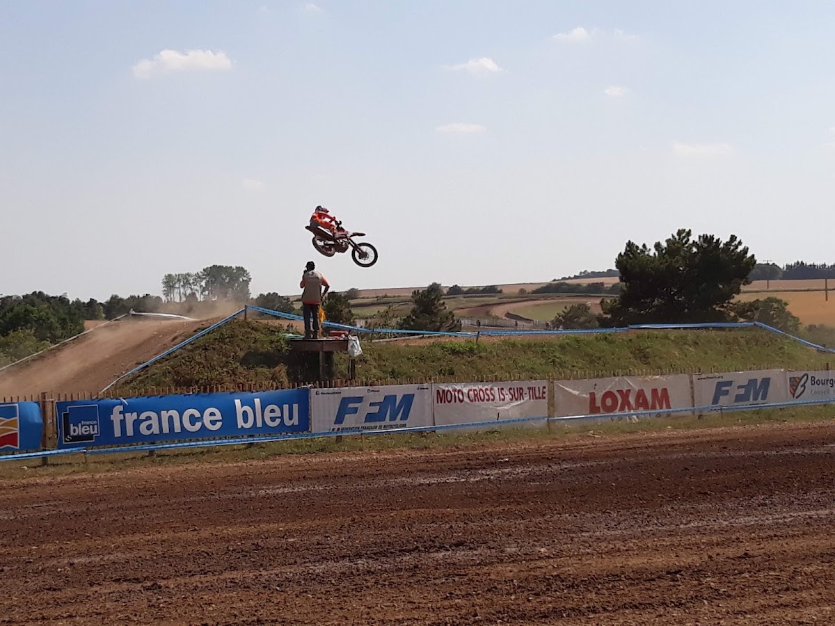 Terrain de motocross à Is-Sur-Tille