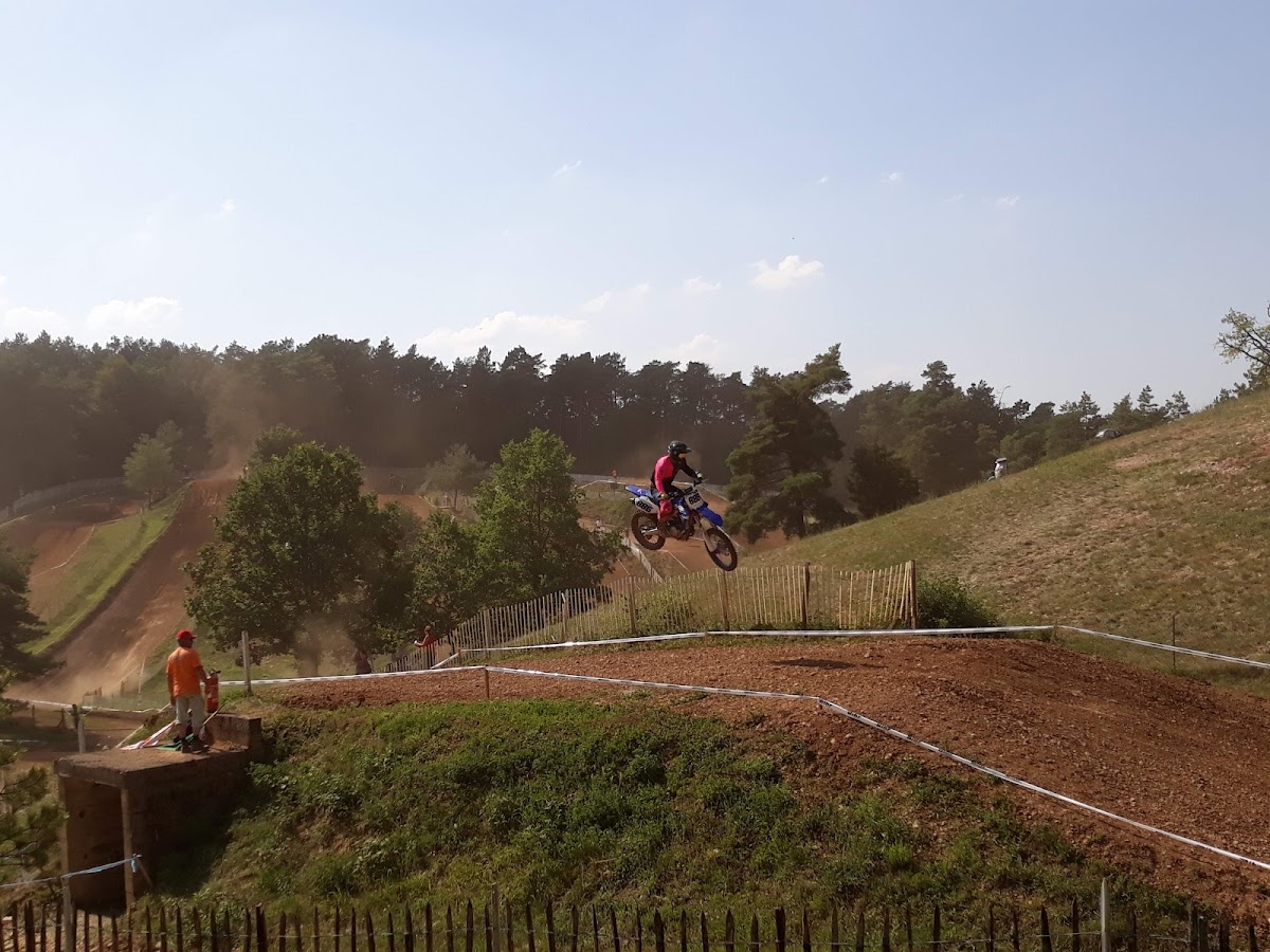 Terrain de motocross à Is-Sur-Tille — photo 1