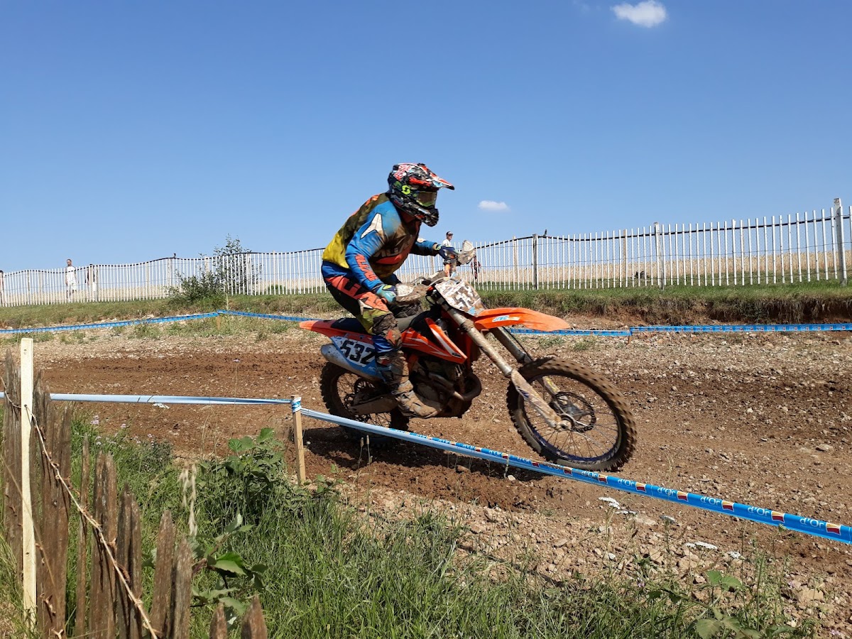 Terrain de motocross à Is-Sur-Tille — photo 2