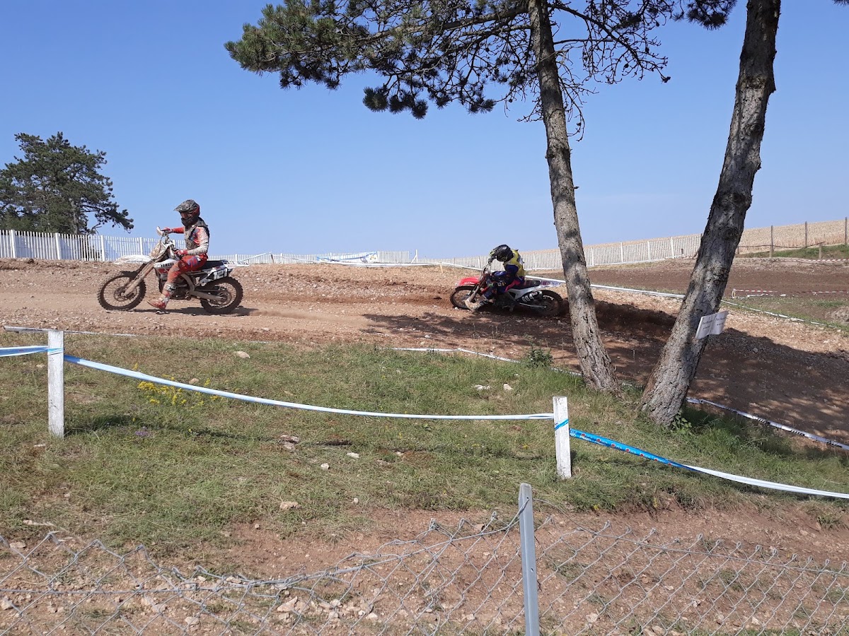 Terrain de motocross à Is-Sur-Tille — photo 3