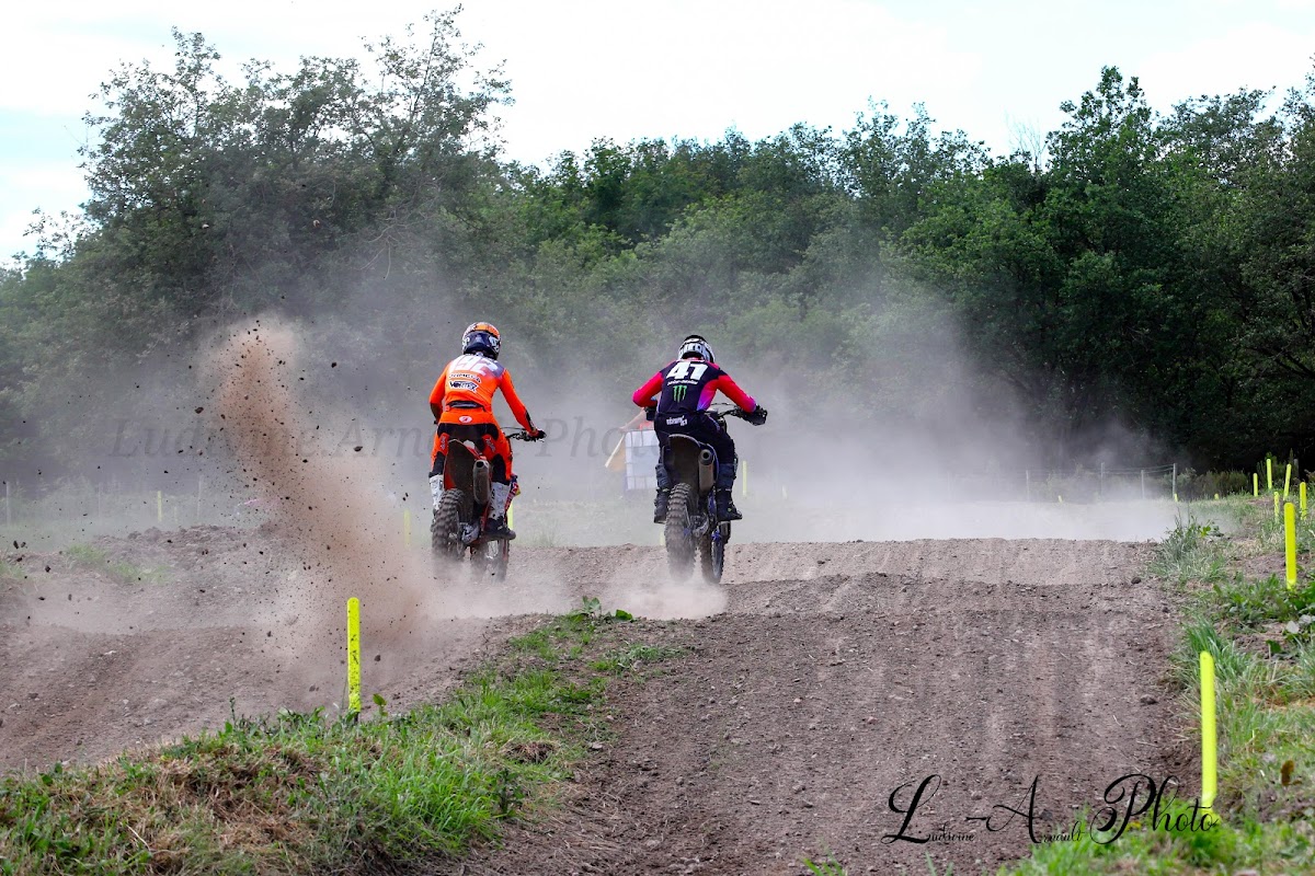 Terrain de motocross à Roiffé