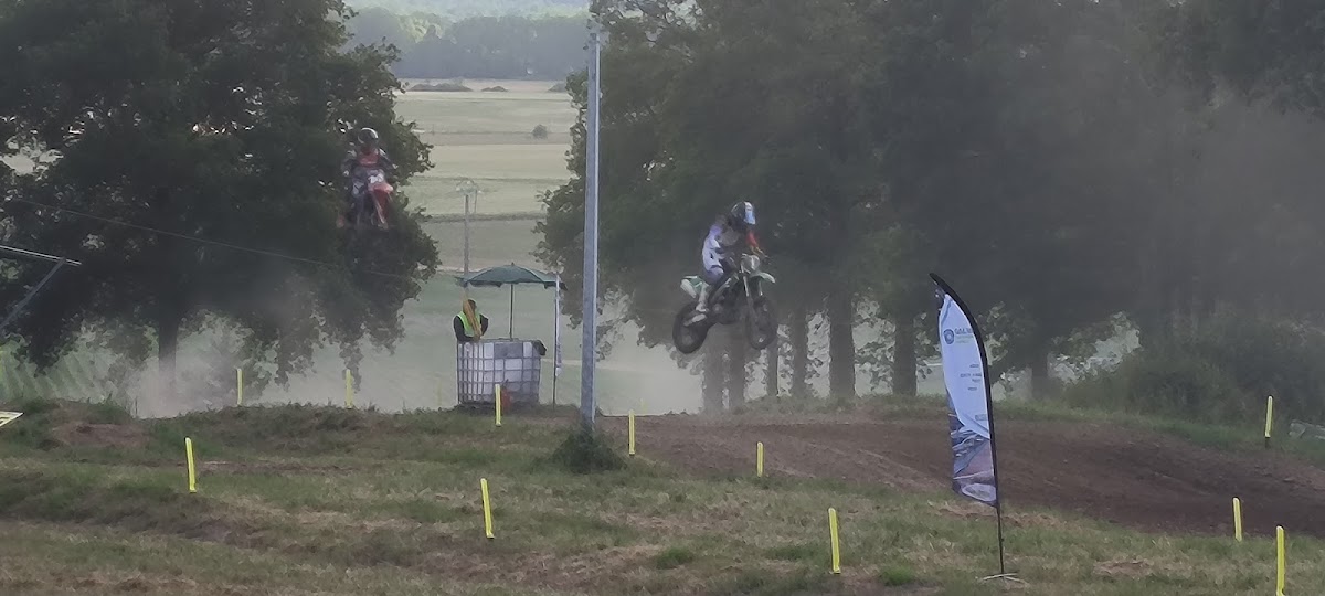 Terrain de motocross à Roiffé — photo 2