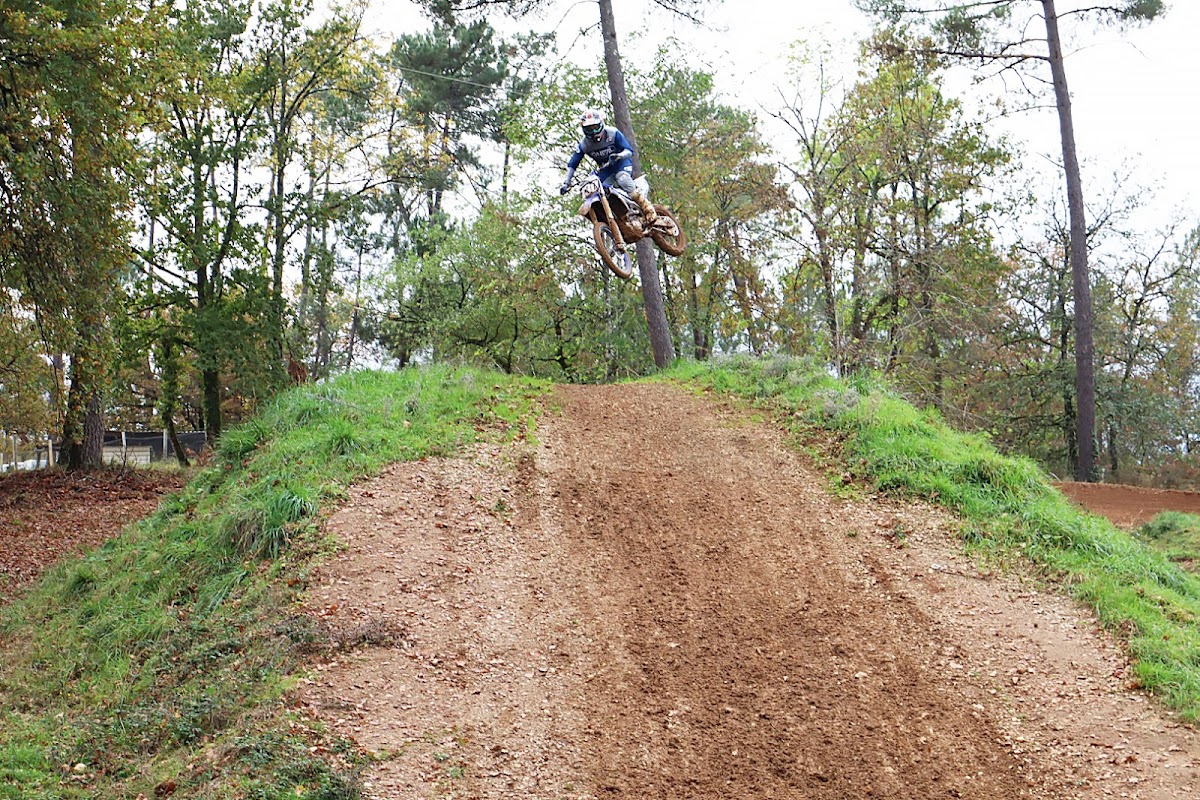 Terrain de motocross à Villamblard — photo 1