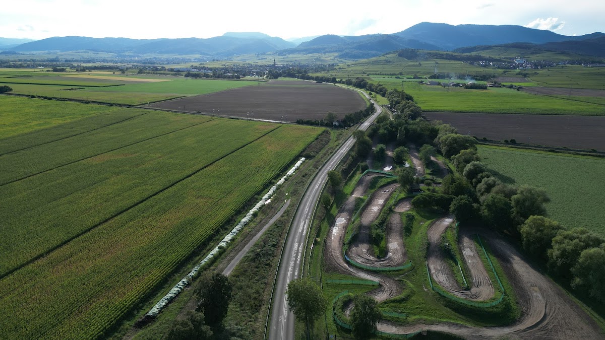 Terrain de motocross à Bergheim — photo 4