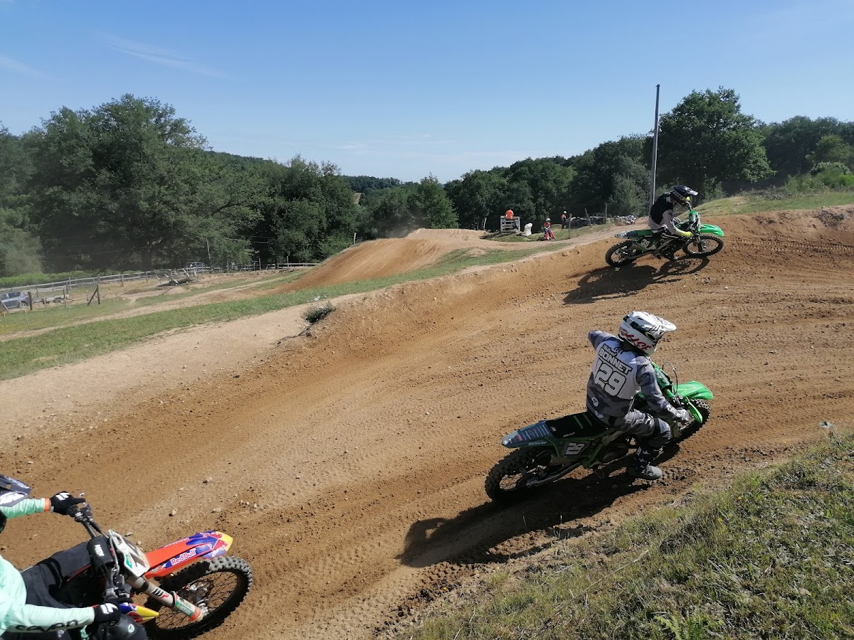 Terrain de motocross à Auzances