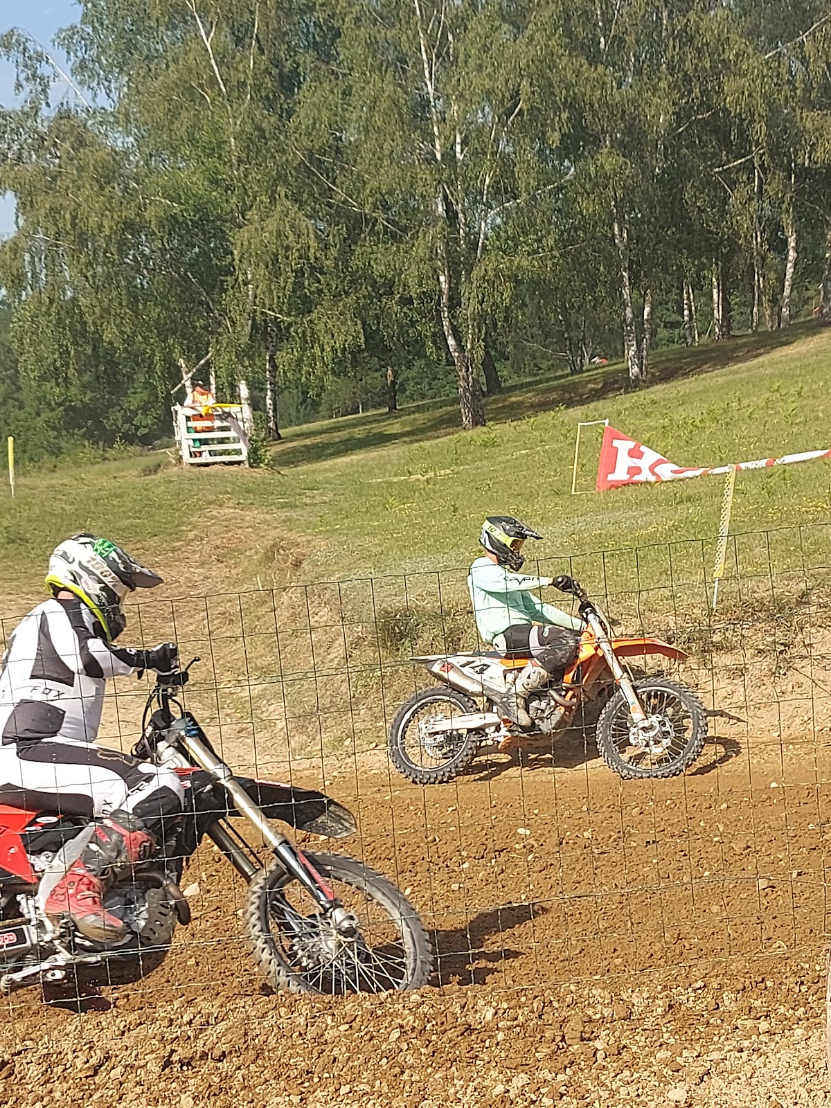 Terrain de motocross à Auzances — photo 3