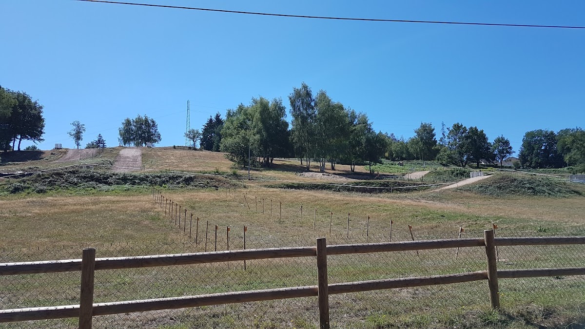 Terrain de motocross à Auzances — photo 4