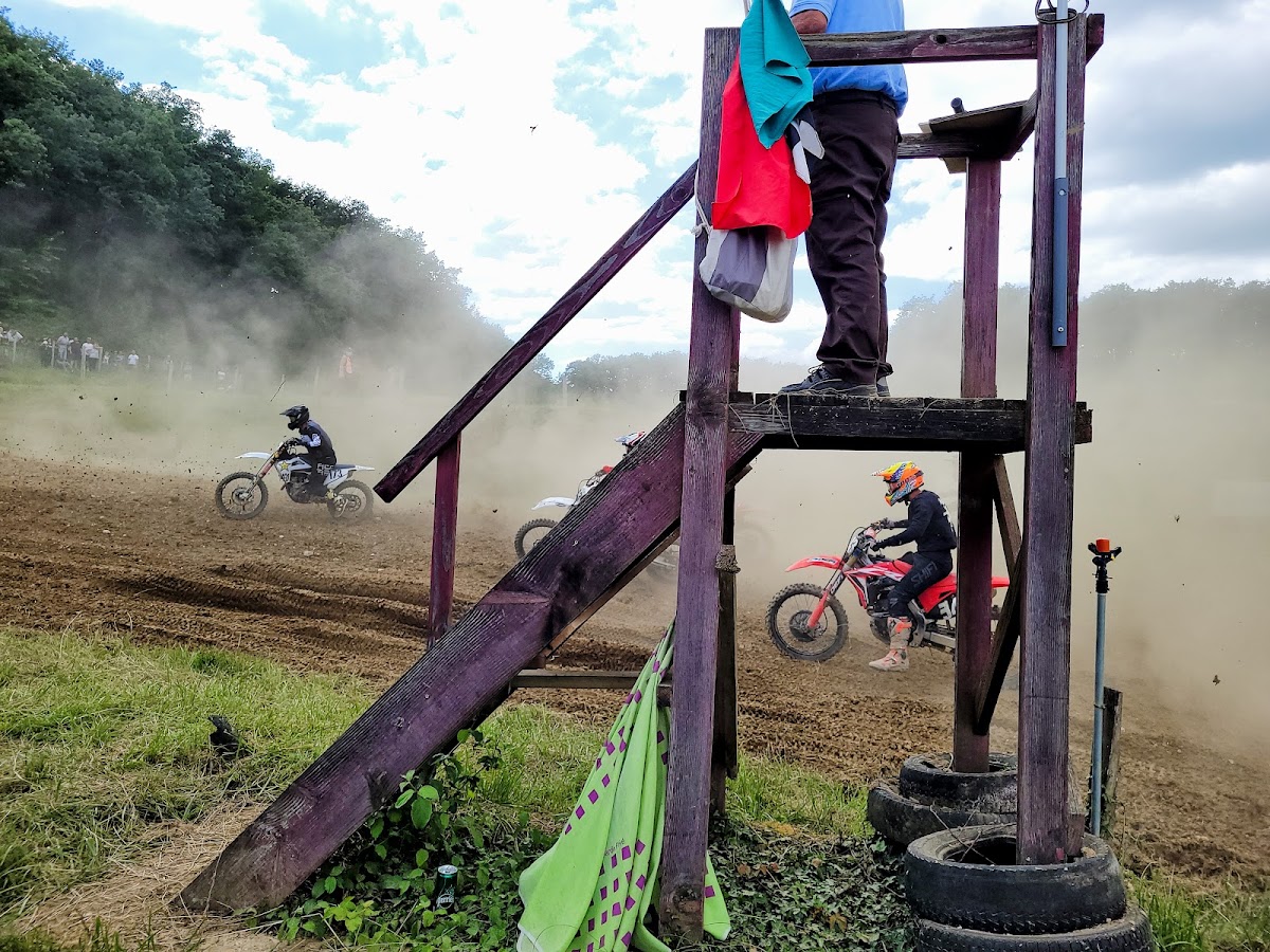Terrain de motocross à Auterive — photo 1