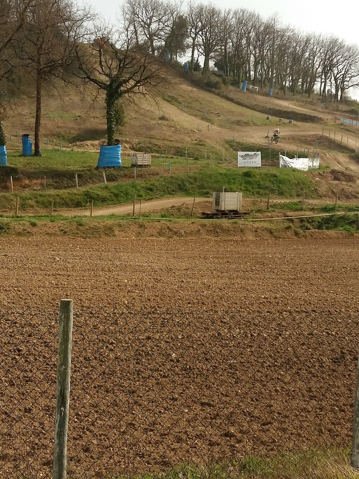 Terrain de motocross à Vouzan — photo 1