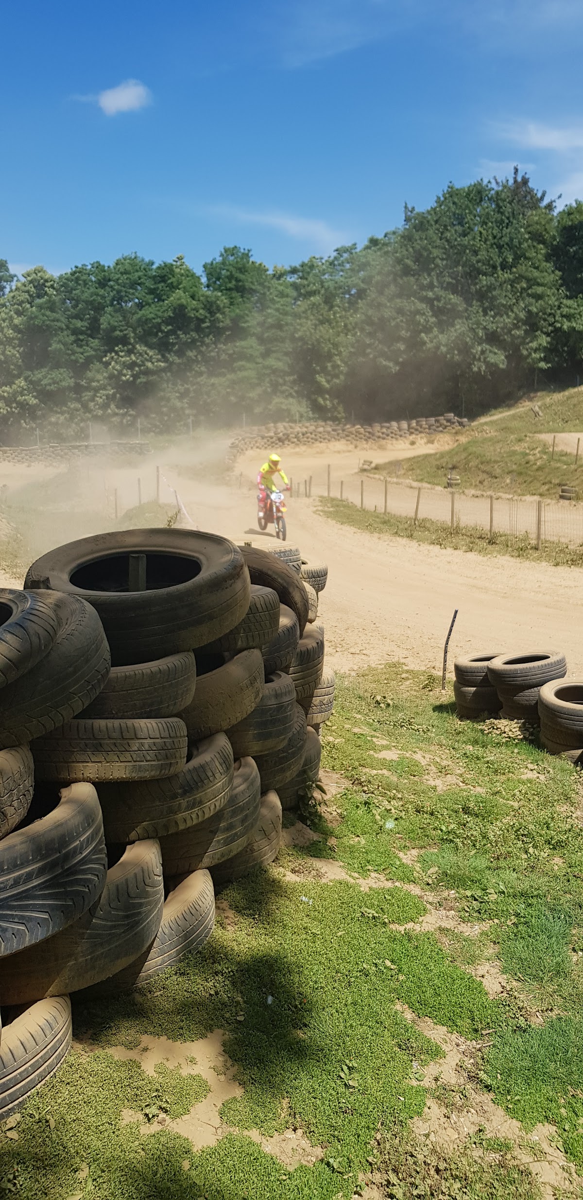 Terrain de motocross à Clarques — photo 1